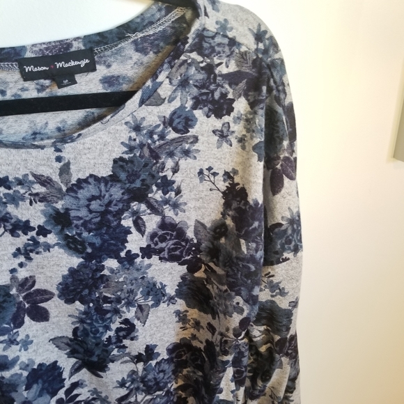 Mason and Mackenzie Stretch Floral Knit Top Large - Picture 3 of 7